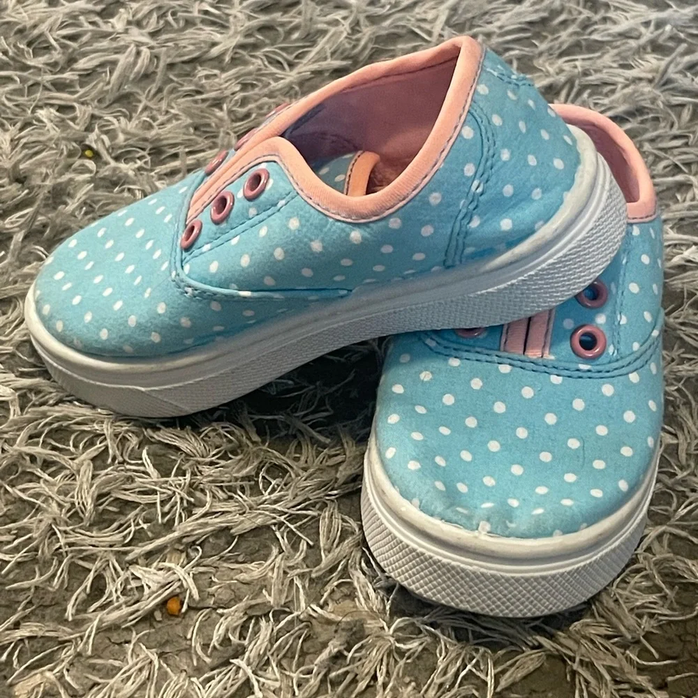 Oomphies Toddler Size 7 Slip on Sneakers Light Blue and white polka dot